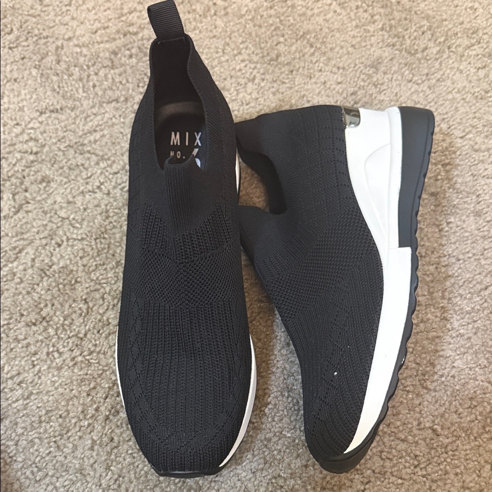 Mi Men's Black Knit Slip-On Sneakers